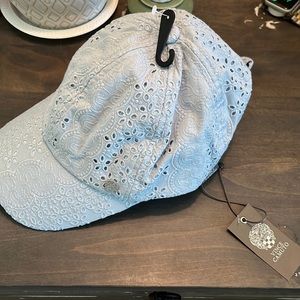Vince camuto hat blue